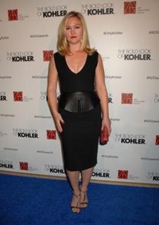 Julia Stiles feet photo thumbnail