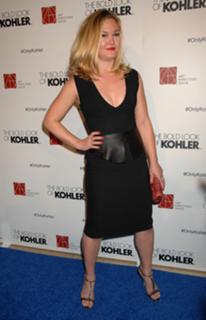 Julia Stiles feet photo thumbnail