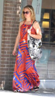 Julia Stiles feet photo thumbnail