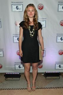 Julia Stiles feet photo thumbnail