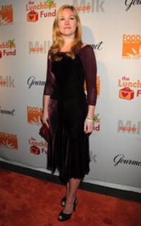 Julia Stiles feet photo thumbnail