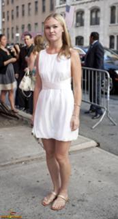 Julia Stiles feet photo thumbnail