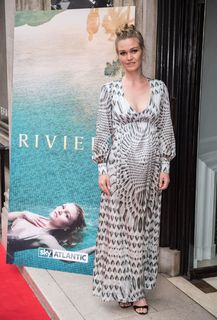 Julia Stiles feet photo thumbnail