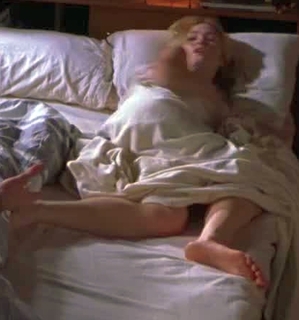 Julia Stiles feet photo thumbnail