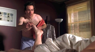 Julia Stiles feet photo thumbnail