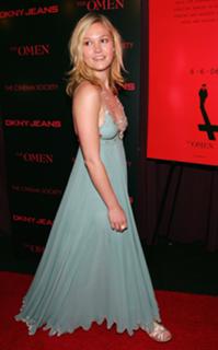 Julia Stiles feet photo thumbnail