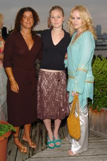 Julia Stiles feet photo thumbnail