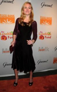 Julia Stiles feet photo thumbnail