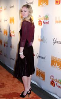 Julia Stiles feet photo thumbnail