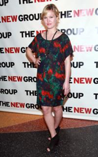 Julia Stiles feet photo thumbnail