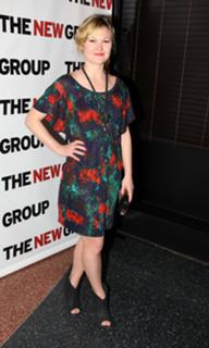 Julia Stiles feet photo thumbnail