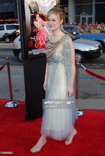 Julia Stiles feet photo thumbnail