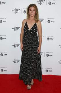 Julia Stiles feet photo thumbnail
