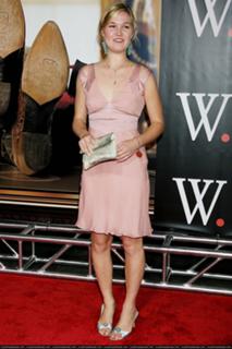 Julia Stiles feet photo thumbnail