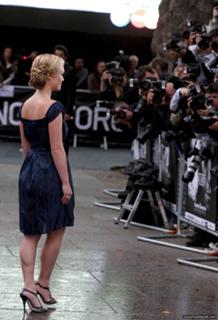 Julia Stiles feet photo thumbnail