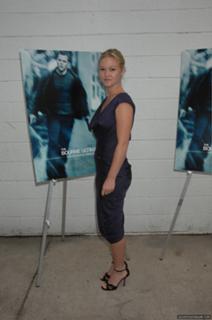 Julia Stiles feet photo thumbnail