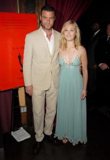 Julia Stiles feet photo thumbnail