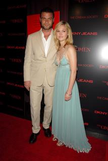 Julia Stiles feet photo thumbnail