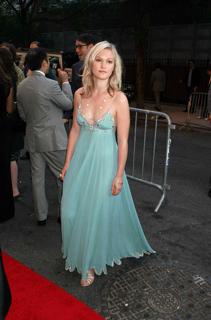 Julia Stiles feet photo thumbnail