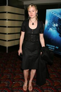 Julia Stiles feet photo thumbnail