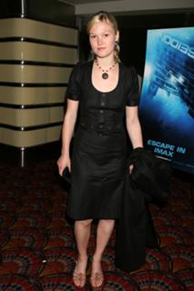 Julia Stiles feet photo thumbnail