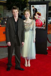 Julia Stiles feet photo thumbnail