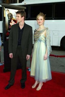Julia Stiles feet photo thumbnail