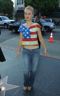 Julia Stiles feet photo thumbnail