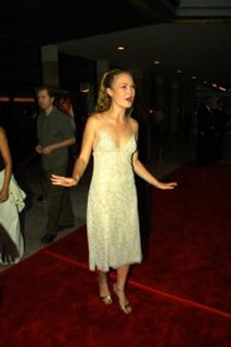 Julia Stiles feet photo thumbnail