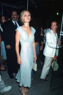 Julia Stiles feet photo thumbnail