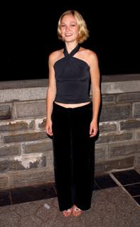 Julia Stiles feet photo thumbnail
