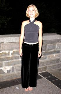 Julia Stiles feet photo thumbnail