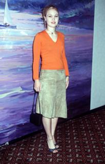 Julia Stiles feet photo thumbnail