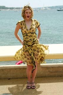 Julia Stiles feet photo thumbnail