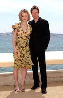 Julia Stiles feet photo thumbnail