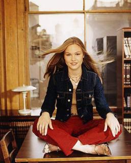 Julia Stiles feet photo thumbnail