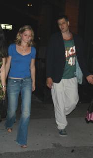 Julia Stiles feet photo thumbnail