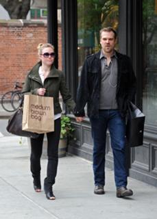 Julia Stiles feet photo thumbnail