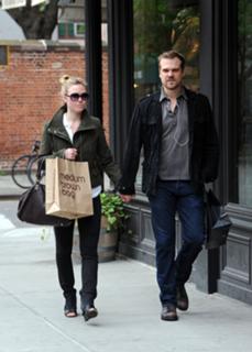 Julia Stiles feet photo thumbnail