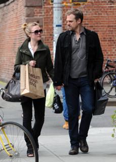 Julia Stiles feet photo thumbnail