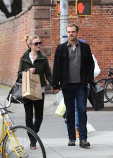 Julia Stiles feet photo thumbnail