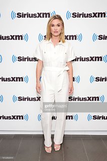 Julia Stiles feet photo thumbnail