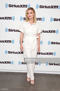 Julia Stiles feet photo thumbnail