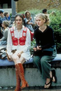 Julia Stiles feet photo thumbnail