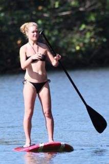 Julia Stiles feet photo thumbnail