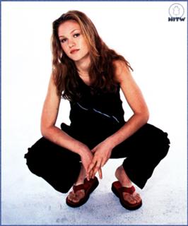 Julia Stiles feet photo thumbnail