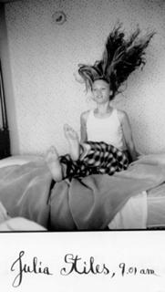 Julia Stiles feet photo thumbnail