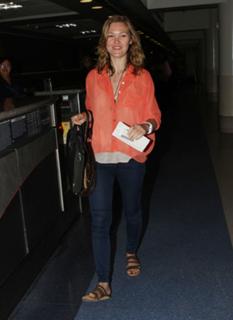Julia Stiles feet photo thumbnail