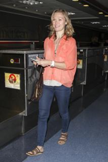 Julia Stiles feet photo thumbnail