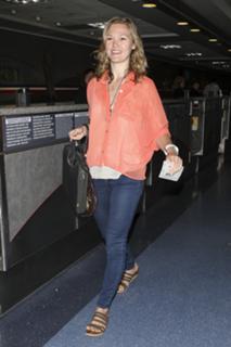 Julia Stiles feet photo thumbnail